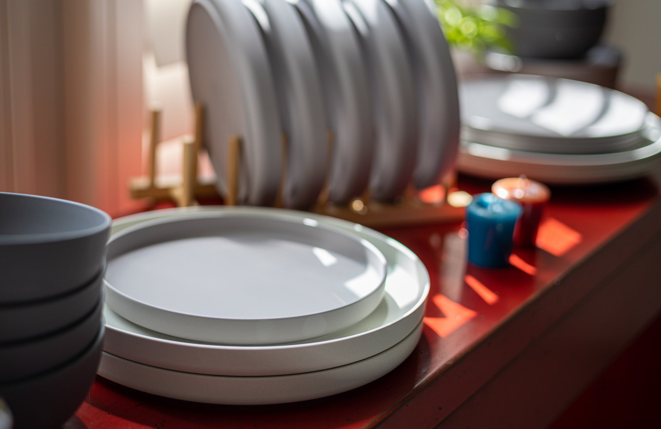 Plates with Lip - Enhancing Dining and Practicality