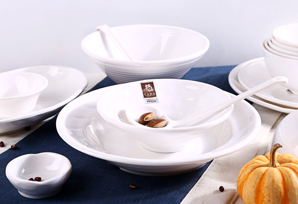 Plates with Lip - Enhancing Dining and Practicality