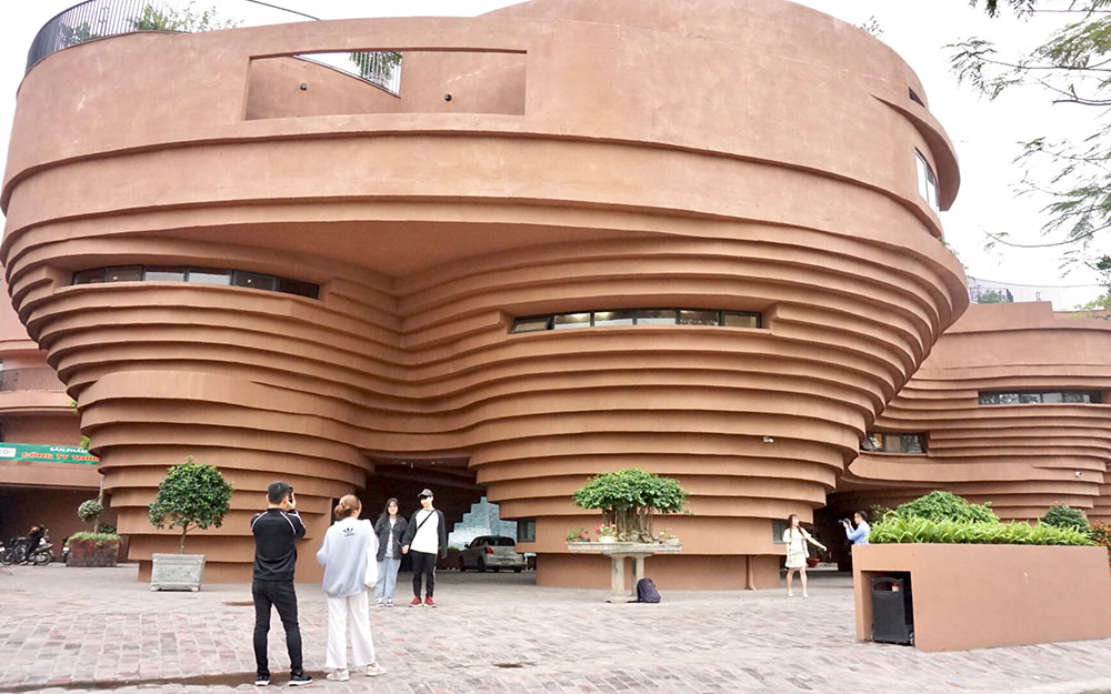 Authentic Bat Trang Ceramic Shop - Discover Timeless Vietnamese Artistry Craftsmanship