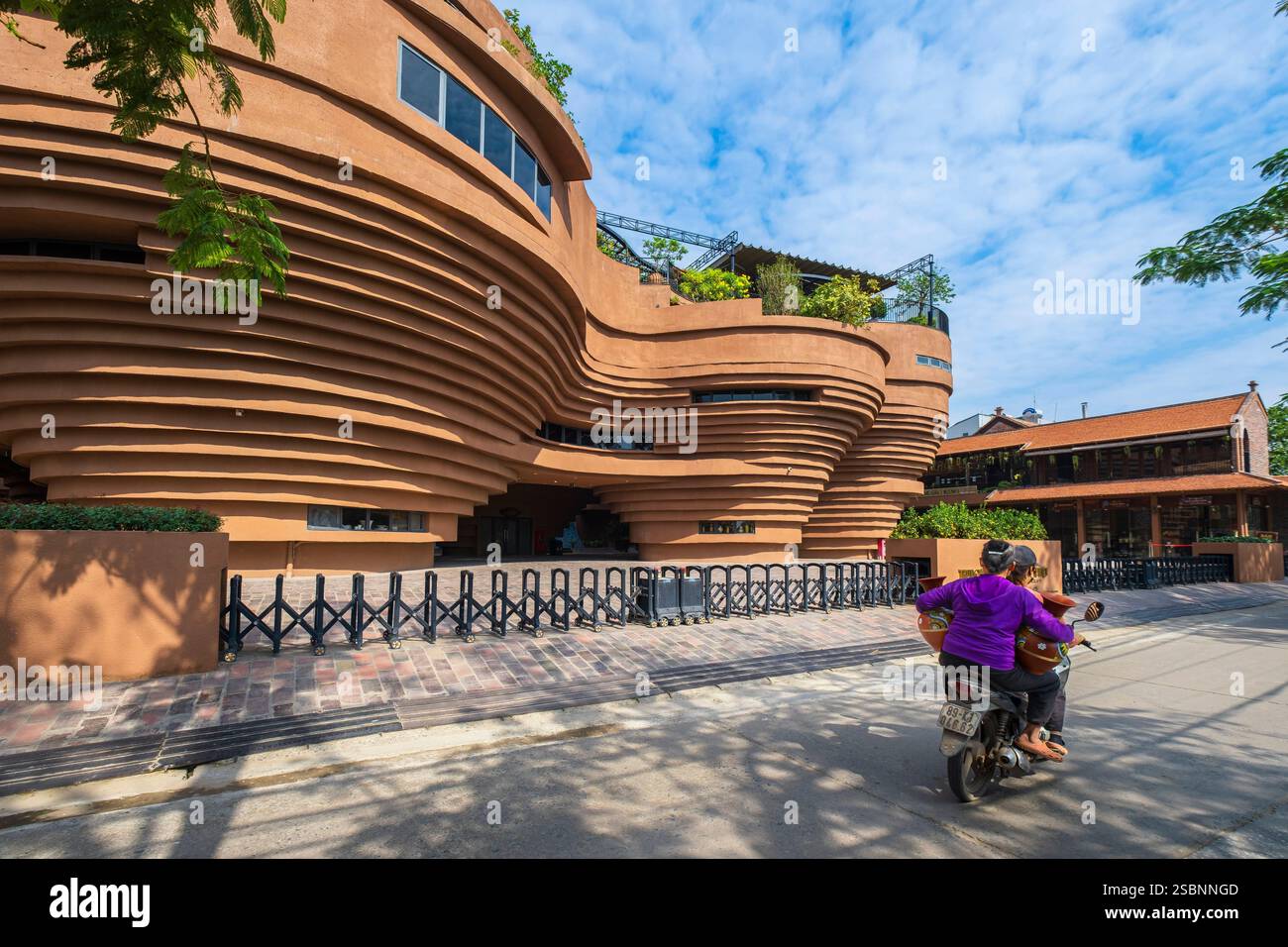 Discovering Heritage and Craftsmanship at the Bat Trang Pottery Museum – A Journey into Vietnam’s Ceramic Art